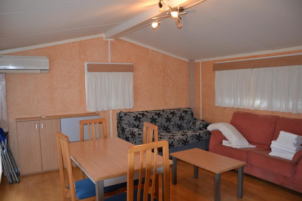 Camping Fuentes Blancas Burgo エクステリア 写真